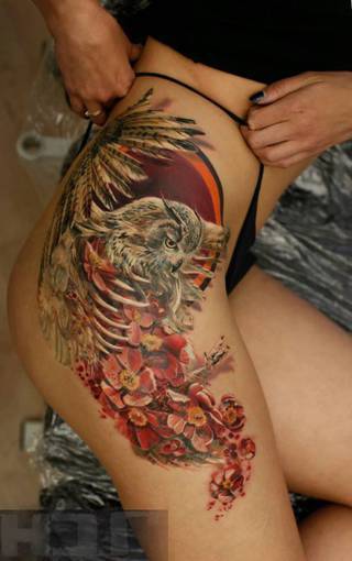 Sowa w otoczeniu kwiatów autorstwa Iwan Yug