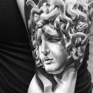 Spójrz mi w oczy, a staniesz się mną.