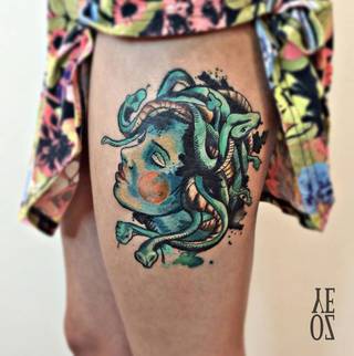 Spojrzeć można czasem w kamień, jednak nie należy pozwolić kamieniowi spojrzeć wgłąb swoich starań.