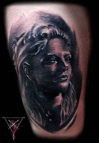 Studio tatuażu D13 znajduje się w samym sercu Toruńskiej starówki z pięknym widokiem na rynek staromiejski.To kolejne studio jakie prowadzimy pierwsze znajduje sie w Luksemburgu teraz czas na Polske
** Oferujemy **
- Zakrywanie, przerabianie, poprawianie starych tatuaży
- Realizowanie najśmielszych pomysłów na tatuaże
** Gwarantujemy **
- Sterylne warunki
- Atrakcyjne ceny
- Fachową pomoc
- Mnóstwo wzorów i czcionek do wyboru
- Profesjonalne podejście do każdego klienta
- Miłą atmosferę