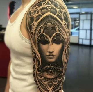 Świetna dziara na ramieniu