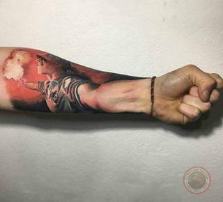 Świetny pomysł na tatuaż dla fanatyka 