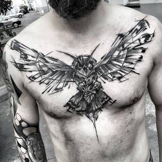 Tatuaż na klacie, sowa