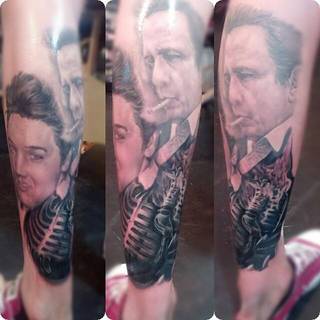 Tatuaż z Elvisem Presleyem oraz Johnnym Cashem.