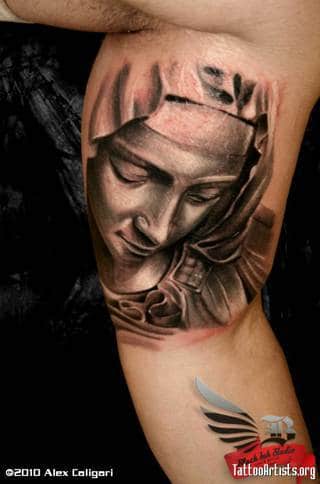 Twarz Madonny z "Piety" Michała Anioła.