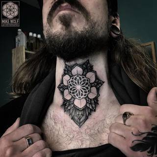 Vishuddha, czakra gardła, przez którą energia płynie do świata za pośrednictwem naszego głosu.
by Mike Wolf