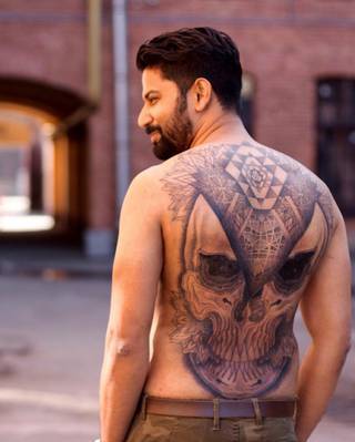 W mantrze mojego żywota zawarta jest cała historia. Nie posiada ona detali. Sam je piszę.