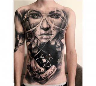 Widzę swoje wnętrze - i mam nadzieję zobaczyć coś innego niż to, co mi się jawi. Muszę się zmienić, inaczej zastygnę w przeszłości.