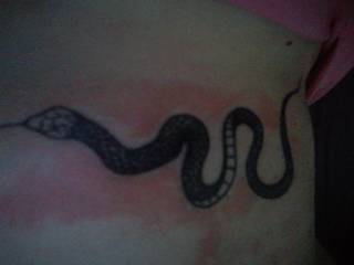 Wie ktoś co może się dziać z tym tatuażem? Mam to od 2 dnia od zrobienia tatoo a dzisiaj jest 4 dzień, pomoże ktoś czy to nie jest nic groźnego?? 