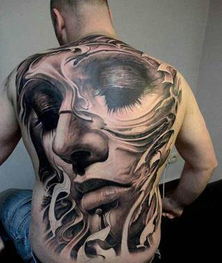 Wizerunek kobiety na plecach