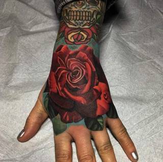 Wśród kwiatów w ogrodzie mego życia rośnie nowe Ja.