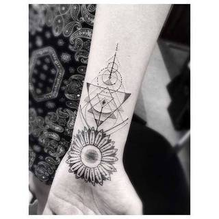 Wykonanie tatuażu: Dr Woo