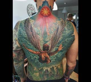 Wzleć ponad ograniczenia świata - jesteś tylko jego częścią, nie definiuje Cię on jako ograniczonej istoty, bo sam nie jest ograniczony.