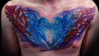 Zlodzone, skrzydlate serce niszczące porastający lód na klatce piersiowej.